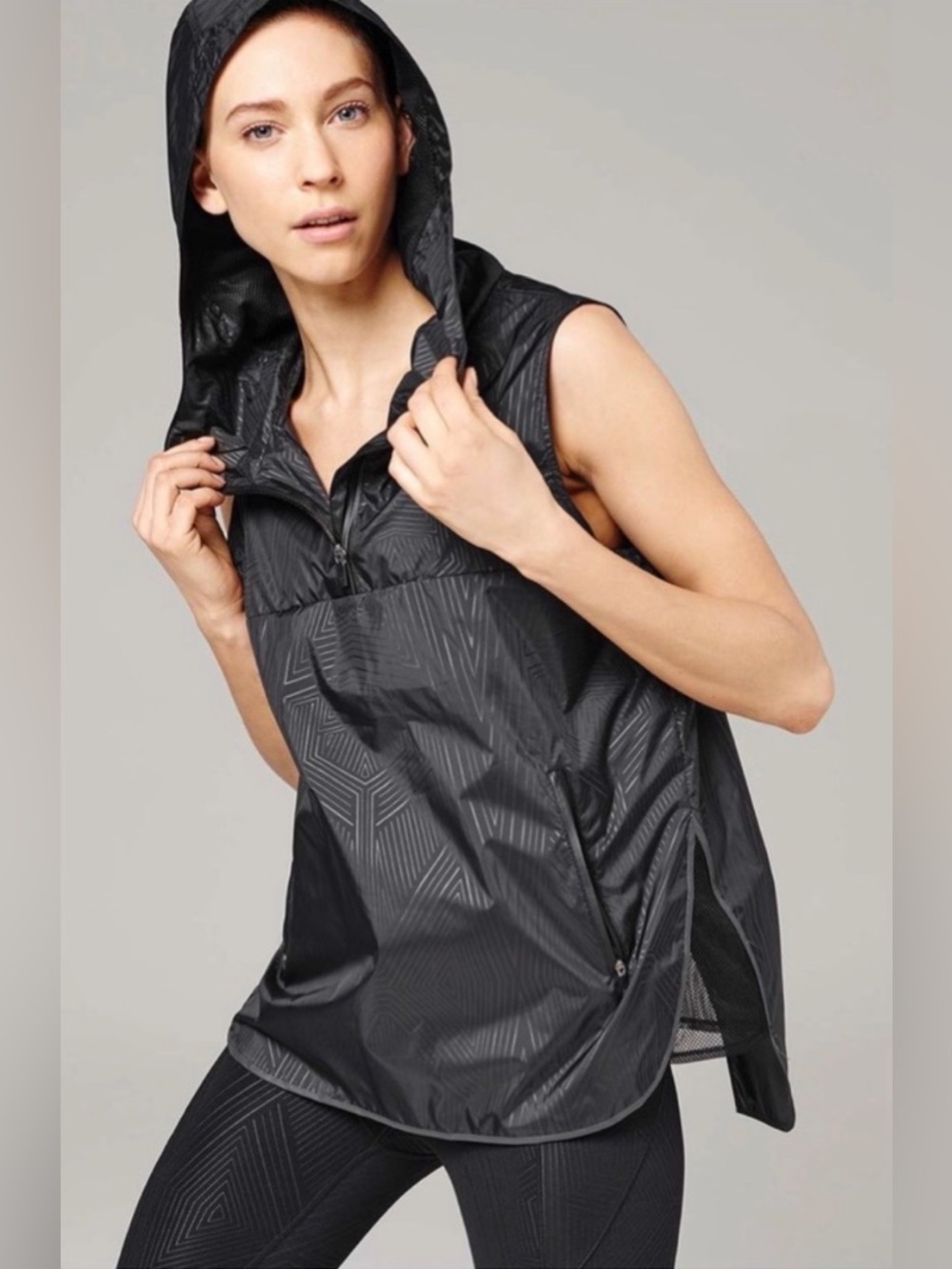 Ivy Park Sleeveless Hooded Windbreaker - Black